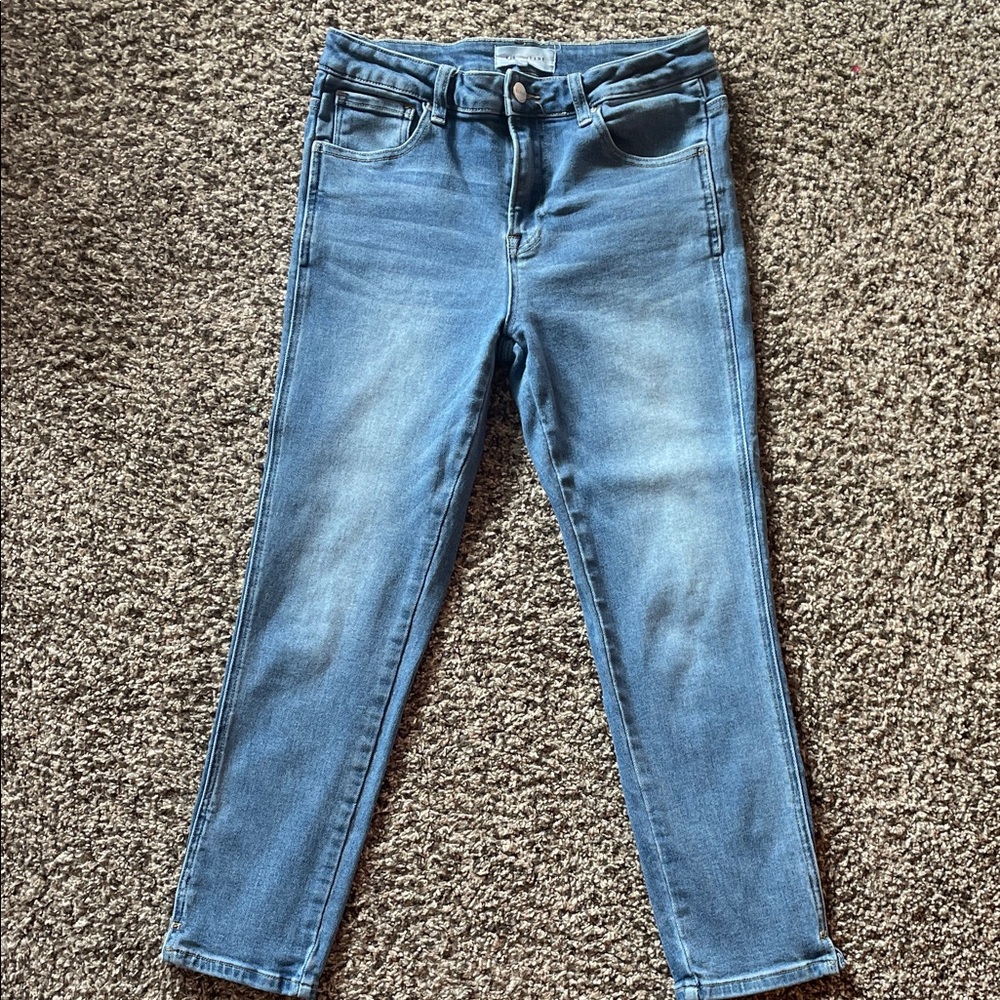 Risen stretch boutique cropped jeans.